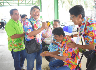 กิจกรรมรดน้ำขอพรและมอบของที่ระลึกแก่ผู้สูงอายุ พารามิเตอร์รูปภาพ 16