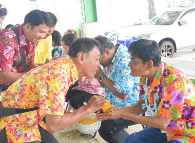 กิจกรรมรดน้ำขอพรและมอบของที่ระลึกแก่ผู้สูงอายุ พารามิเตอร์รูปภาพ 19