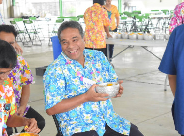 กิจกรรมรดน้ำขอพรและมอบของที่ระลึกแก่ผู้สูงอายุ พารามิเตอร์รูปภาพ 9