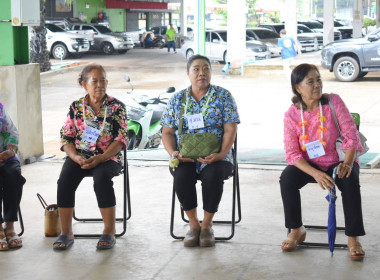 กิจกรรมรดน้ำขอพรและมอบของที่ระลึกแก่ผู้สูงอายุ พารามิเตอร์รูปภาพ 5