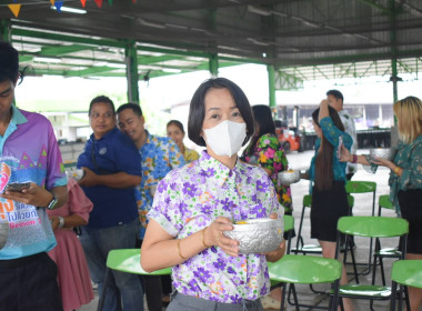 กิจกรรมรดน้ำขอพรและมอบของที่ระลึกแก่ผู้สูงอายุ พารามิเตอร์รูปภาพ 13