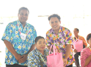 กิจกรรมรดน้ำขอพรและมอบของที่ระลึกแก่ผู้สูงอายุ พารามิเตอร์รูปภาพ 25