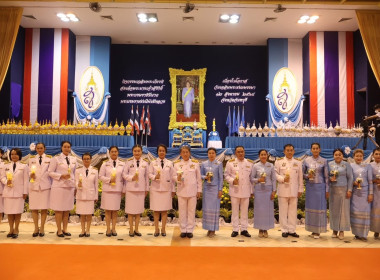 พิธีถวายเครื่องราชสักการะวางพานพุ่มและพิธีจุดเทียนถวายพระพรชัยมงคลสมเด็จพระนางเจ้าสิริกิติ์ พระบรมราชินีนาถพระบรมราชชนนีพันปีหลวง ... พารามิเตอร์รูปภาพ 3