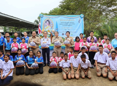 พิธีปล่อยพันธุ์สัตว์นำ้เนื่องในโอกาสวันเฉลิมพระชนมพรรษาสมเด็จพระนางเจ้าสิริกิติ์ พระบรมราชินีนาถ พระบรมราชชนนีพันปีหลวง ... พารามิเตอร์รูปภาพ 6