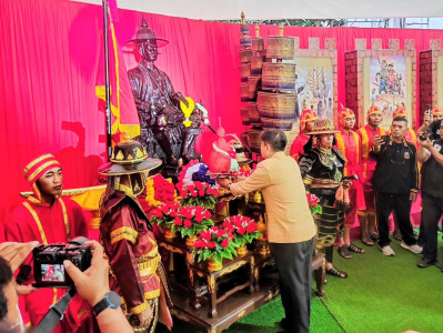 งานเทิดพระเกียรติสมเด็จพระเจ้าตากสินมหาราช จังหวัดจันทบุรี ... พารามิเตอร์รูปภาพ 1