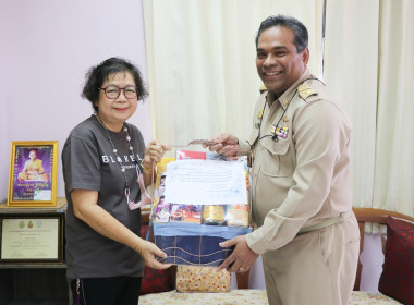 อวยพรและขอพรจากนางสาวสุดา ชวลิต นางสาวเรณู นิยมพฤกษ์ ... พารามิเตอร์รูปภาพ 1