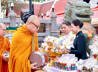 พิธีทำบุญตักบาตรถวายเป็นพระราชกุศลแด่สมเด็จพระนางเจ้าสิริกิติ์พระบรมราชินีนาถ พระบรมราชชนนีพันปีหลวง ในวาระครบ 50 วัน (ปัญญาสมวาร) ... พารามิเตอร์รูปภาพ 4