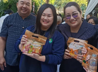 ร่วมพิธีตักบาตรข้าวสารอาหารแห้งแด่พระภิกษุสงฆ์ ... พารามิเตอร์รูปภาพ 8