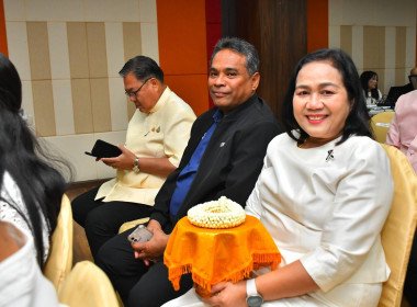 ร่วมพิธีตักบาตรข้าวสารอาหารแห้งแด่พระภิกษุสงฆ์ ... พารามิเตอร์รูปภาพ 5