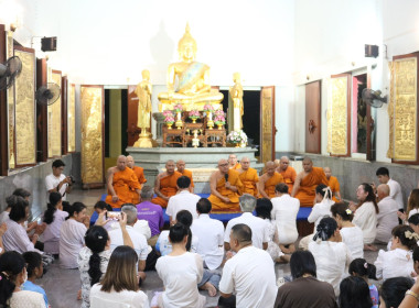 พิธีเวียนเทียน เนื่องในวันมาฆบูชา จังหวัดจันทบุรี ... พารามิเตอร์รูปภาพ 2