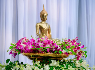 สรงน้ำพระพุทธรูป และกราบขอพรจากพระราชธรรมเมธี ... พารามิเตอร์รูปภาพ 10