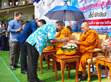 สรงน้ำพระพุทธรูป และกราบขอพรจากพระราชธรรมเมธี ... พารามิเตอร์รูปภาพ 8