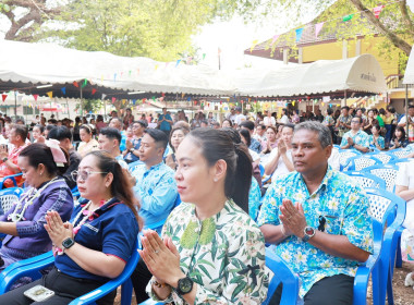 สรงน้ำพระพุทธรูป และกราบขอพรจากพระราชธรรมเมธี ... พารามิเตอร์รูปภาพ 5