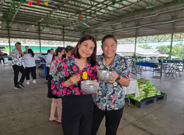 กิจกรรมรดน้ำขอพร และมอบของที่ระลึกแก่ผู้สูงอายุ ... พารามิเตอร์รูปภาพ 1