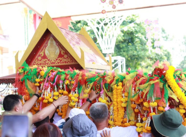พิธีเปิดงานประเพณีแห่รอยพระพุทธบาทผ้า และชักเย่อเกวียนพระบาท พารามิเตอร์รูปภาพ 2