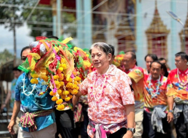 พิธีเปิดงานประเพณีแห่รอยพระพุทธบาทผ้า และชักเย่อเกวียนพระบาท พารามิเตอร์รูปภาพ 3