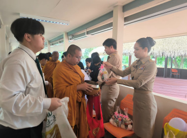 พิธีสวดมนต์พระพุทธมนต์ และทำบุญตักบาตร ... พารามิเตอร์รูปภาพ 1