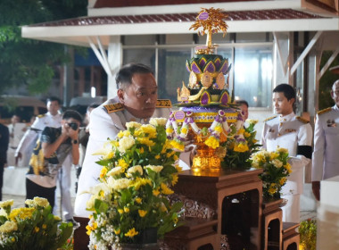 พิธีเชิญพุ่มดอกบัวประดิษฐ์ไปถวายสักการะพระศรีมหาโพธิทศมราชบพิตร ในวันวิสาขบูชา ประจำปี ... พารามิเตอร์รูปภาพ 11