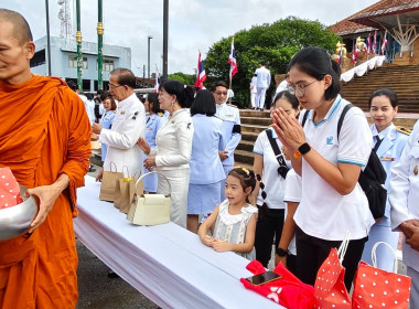 พิธีสวดพระพุทธมนต์และทำบุญตักบาตรถวายพระราชกุศล ... พารามิเตอร์รูปภาพ 12