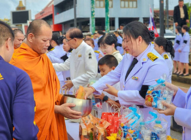 พิธีสวดพระพุทธมนต์และทำบุญตักบาตรถวายพระราชกุศล ... พารามิเตอร์รูปภาพ 22