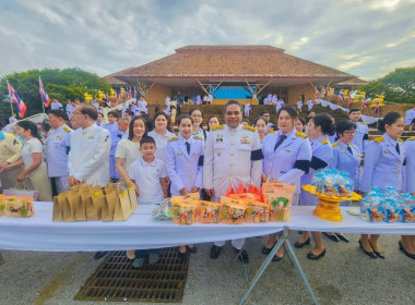 พิธีสวดพระพุทธมนต์และทำบุญตักบาตรถวายพระราชกุศล ... พารามิเตอร์รูปภาพ 19