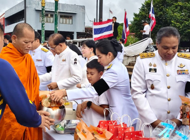 พิธีสวดพระพุทธมนต์และทำบุญตักบาตรถวายพระราชกุศล ... พารามิเตอร์รูปภาพ 7