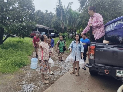 กลุ่มเกษตรกรทำนาสองพี่น้องร่วมเป็นส่วนหนึ่งในการสนับสนุนความช่วยเหลือและส่งต่อกำลังใจแก่ผู้ได้รับผลกระทบจากเหตุการณ์น้ำท่วมในพื้นที่ ... พารามิเตอร์รูปภาพ 1