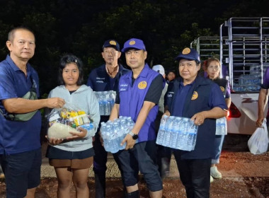กลุ่มเกษตรกรทำนาสองพี่น้องสนับสนุนความช่วยเหลือและส่งต่อกำลังใจแก่ผู้ได้รับผลกระทบ จากเหตุการณ์น้ำท่วมในพื้นที่ ... พารามิเตอร์รูปภาพ 5