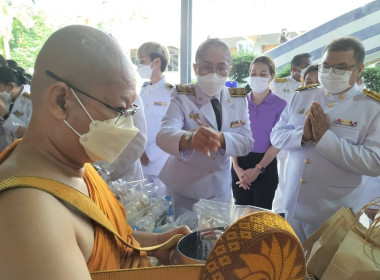 ร่วมพิธีทำบุญตักบาตรเนื่องในวันเฉลิมพระชนมพรรษา ... พารามิเตอร์รูปภาพ 2