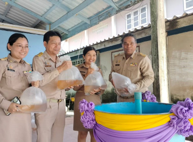 พิธีปล่อยพันธุ์สัตว์น้ำเนื่องในวันเฉลิมพระชนมพรรษาสมเด็จพระนางเจ้าสุทิดา พัชรสุธาพิมลลักษณ พระบรมราชินี ... พารามิเตอร์รูปภาพ 5