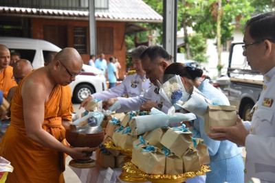 พิธีเจริญพระพุทธมนต์และทำบุญตักบาตร ถวายพระราชกุศล พารามิเตอร์รูปภาพ 1