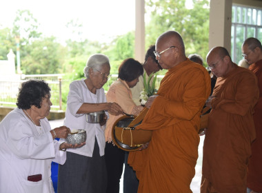 กิจกรรมวันธรรมสวนะ “ครอบครัวหิ้วตะกร้า ศรัทธาอิ่มบุญ ... พารามิเตอร์รูปภาพ 2